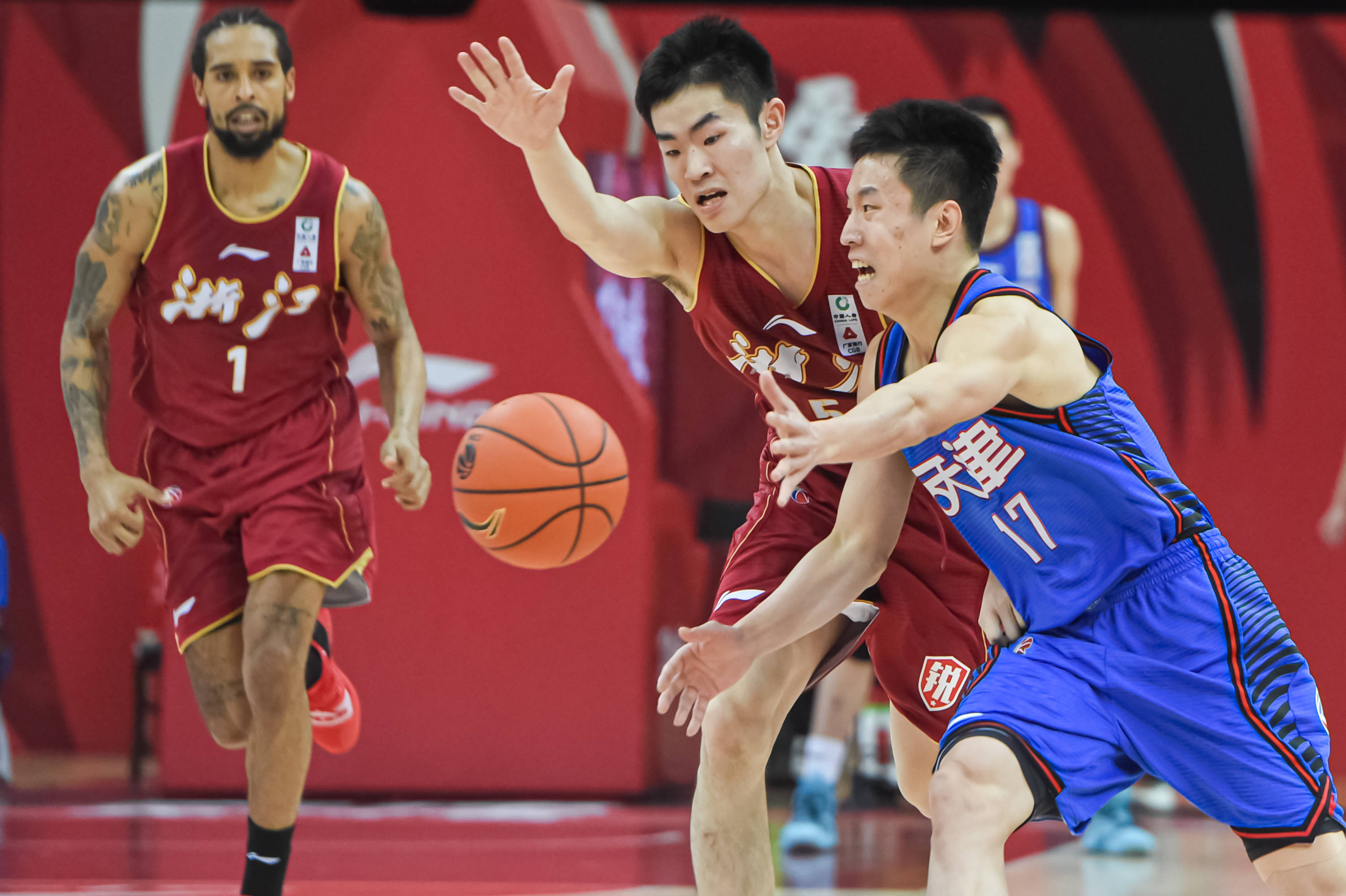 火博体育入口 -包含赛后体能课后，浙江队官宣签约备战CBA常规赛，话题不断，训练强度明显提升的词条